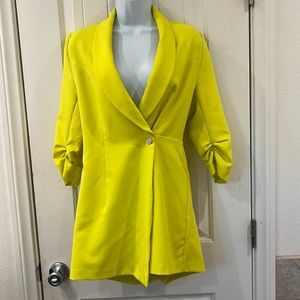 EUC🔥Hot Neon yellow blazer shorts romper (M)